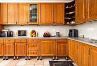 Familienfreundliches Mehrfamilienhaus mit Fernblick über Kierling – 2 Wohneinheiten mit Potenzial !