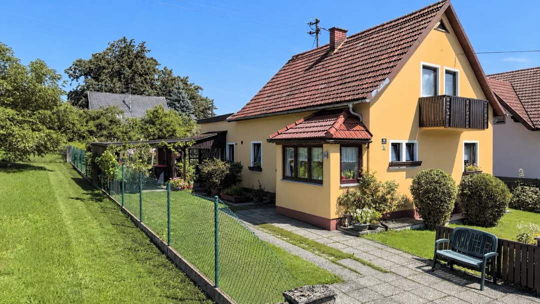 ***OPEN HOUSE Freitag, 29. Mai 2026 von 13 - 15 Uhr*** Sanierungsbedürftiges Einfamilienhaus mit Werkstatt und Carport