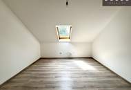 | CHARMANTE DACHGESCHOSSWOHNUNG | HELL & ZENTRAL | 4. OG | IDEAL FÜR SINGLES & STUDENTEN | TOP LAGE | NÄHE UNI