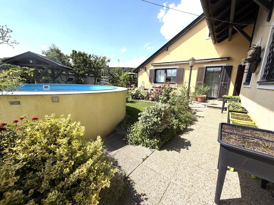 Charmantes Einfamilienhaus mit Pool, Sauna und viel Potenzial!