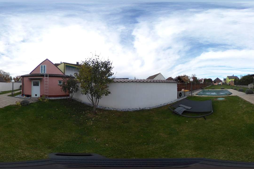 Charmantes Einfamilienhaus mit Pool