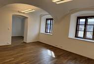 Büro/Praxis - neu saniert