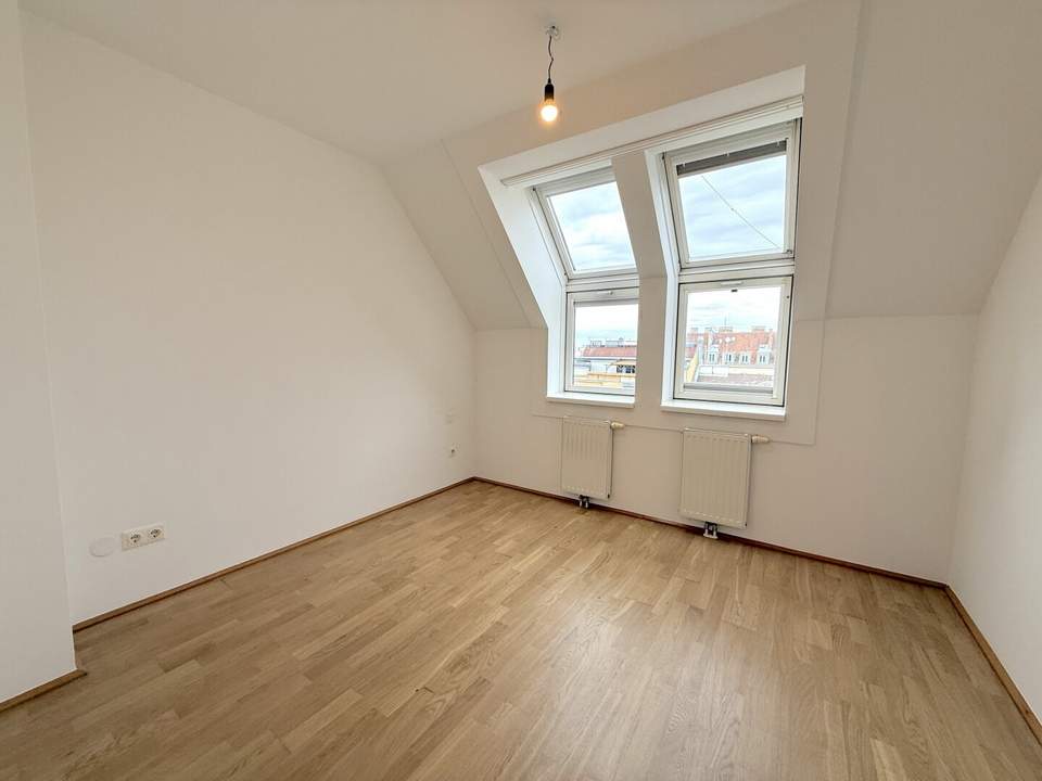 Nähe U1 | Zwei-Zimmer-Dachgeschosswohnung mit Gemeinschaftsdachterrasse