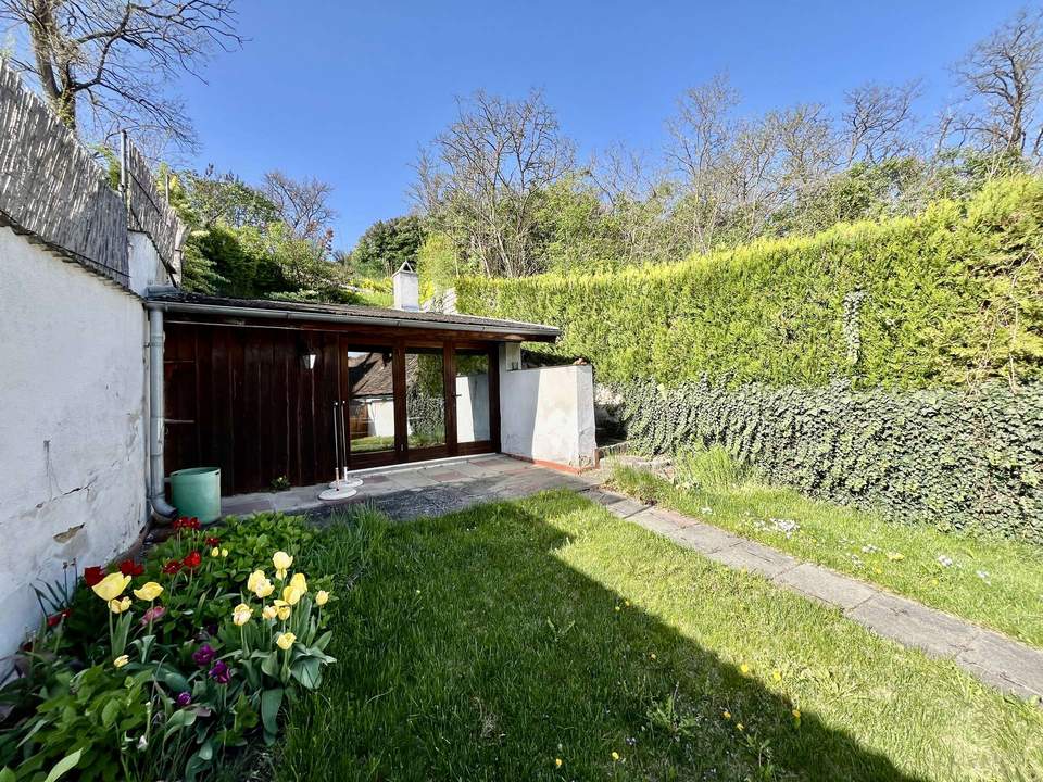Großzügiges Einfamilienhaus mit uneinsehbarem Garten in absoluter Ruhelage, nähe 2070 Retz!
