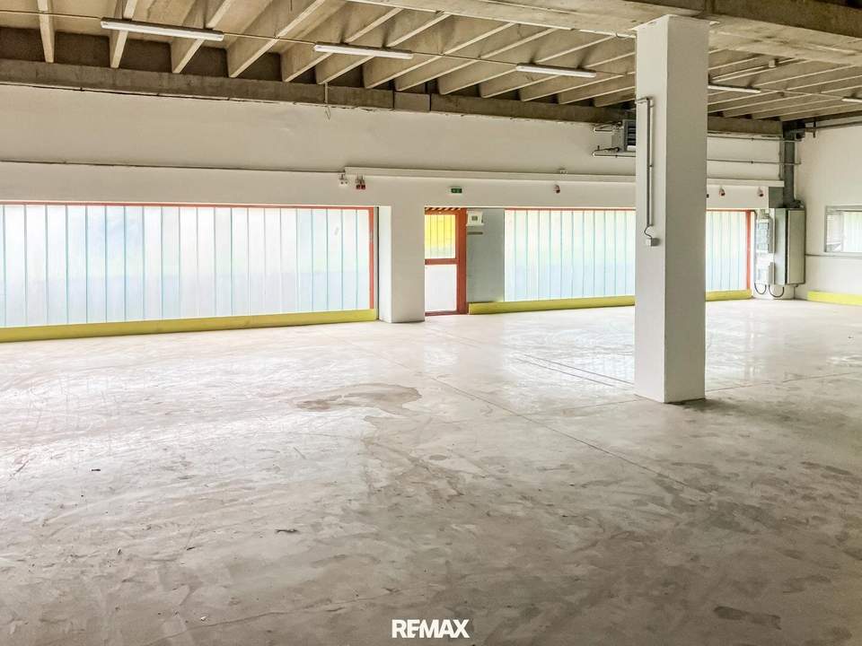 350 m² Lager mit Büros