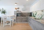 Exklusives Refugium mit Schwimmbiotop – Stilvoll möbliertes 2-Zimmer-Apartment in Ruhelage