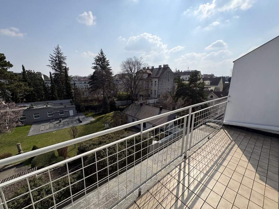 Frisch renovierte 2-Zimmer-Wohnung mit zwei Sonnenterrassen &amp; eigener Garage