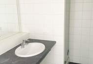 ABSOLUTE RUHELAGE UND EINFACH PERFEKT - große Dachgeschosswohnung mit mehreren Freiflächen! (Mietbeginn 01.06.2026)