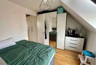 Super-schicke, hochwertige DG-Wohnung mit Balkon und Klimaanlage!