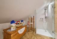 Luxuriöse Waldliegenschaft in idyllischer Lage bei Bad Goisern am Hallstättersee – Ruhe, Natur &amp; drei charmante Wohneinheiten in zwei Häusern