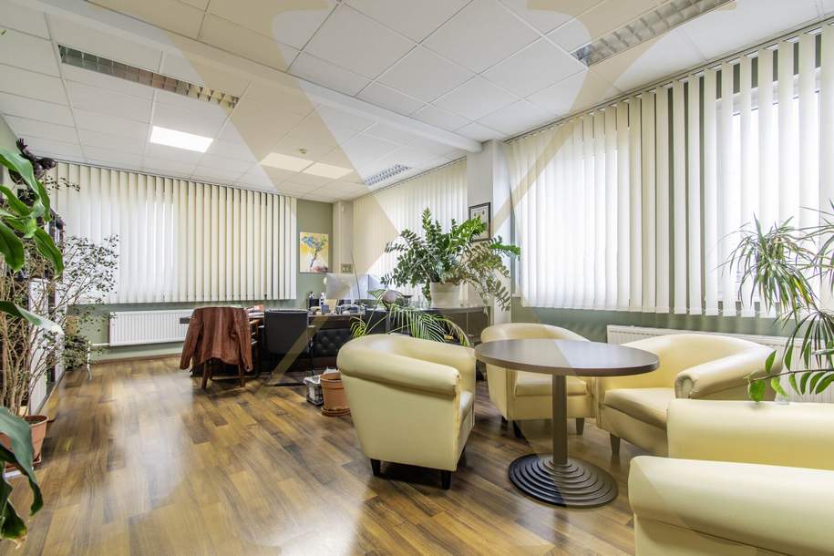 Geräumiges Büro mit großzügiger Lager-/Archivfläche und Parkplätze in Traun zu vermieten!, Gewerbeobjekt-miete, 3.181,40,€, 4050 Linz-Land