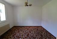 Sanierungsbedürftiges Zweifamilienhaus mit Nebengebäuden in Traumlage