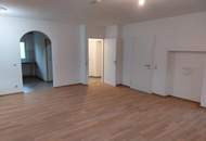 Thalgau: Große 2 Zimmerwohnung mit Loggia, Garage und Parkplatz