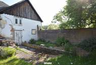 Stark Renovierungsbedürftiges Haus mit Schuppen und Garagen in Spielberg / Melk