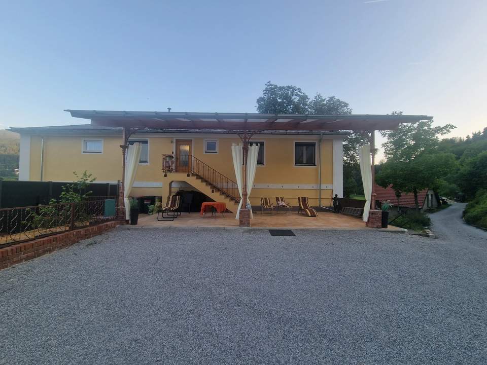 Wohnen und entspannen in Ruhelage am Waldrand, auch als Gewerbeobjekt nutzbar. (Provisionsfrei)