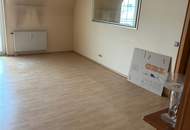 3 Zimmerwohnung & Balkon & Parkplatz