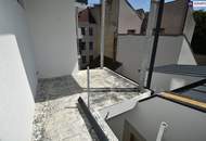 Revitalisiertes Altbaujuwel – alles, was das Herz begehrt! 3-Zimmer-Wohnung mit Klimaanlage, Terrasse, Luftwärmepumpe & edler Ausstattung mit Fischgrätparkett – überzeugen Sie sich selbst