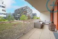 Pool inklusive: Moderne Neubauwohnung mit Loggia