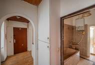 **Hannovermarkt** Renovation Opportunity: 3-Room Period Apartment with Airbnb Potential