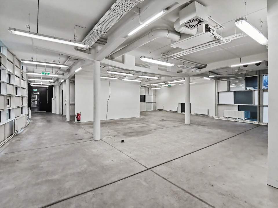 Produktion oder Lager mit Lastenaufzug in 1140 Wien