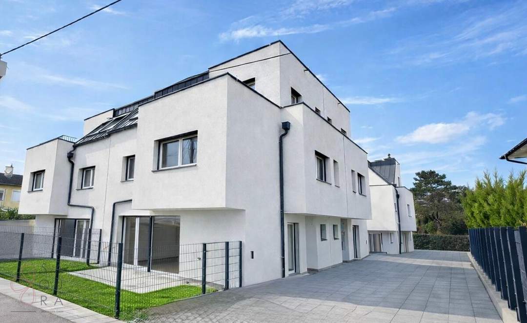 Modernes Neubau-Doppelhaus in Ziegelmassivbauweise