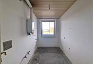 Sanierungsbedürftige 2-Zimmer Wohnung mit großer Loggia in U-6 Nähe!!