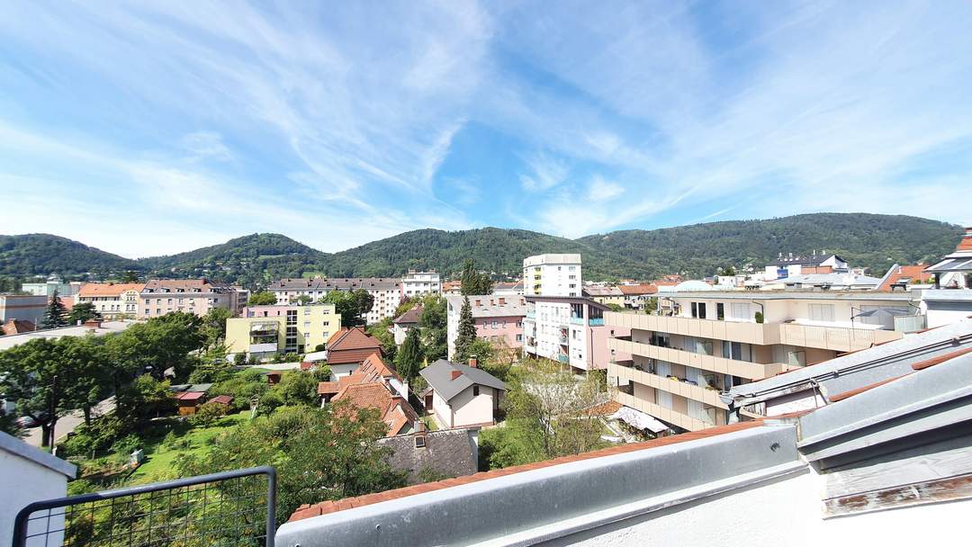 Sanierte Altbauwohnung mit Terrasse im 4. Stock