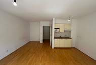 Herrliche 1-Zimmer Wohnung mit Balkon - Nähe Rathaus