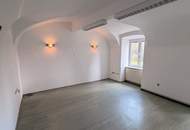 Stilvolle, barrierefreie Ordination oder Bürofläche mit Eigengarten in repräsentativer Stadtvilla nahe Hauptplatz &amp; Bahnhof Bruck an der Leitha