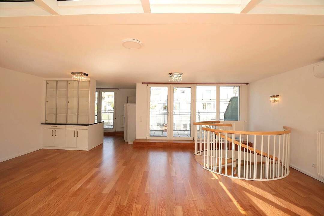 TOP PREIS !!! - KEINE SCHRÄGEN, Wohnfläche ca. 128,61 m² ist voll nutzbar - 1 Gartenterrasse + 5 zusätzliche Terrassen + 1 Garagenplatz