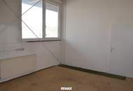 Kompaktes Hallenbüro/Lager im EG