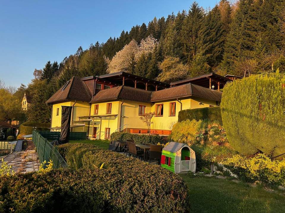 Exklusives Anwesen mit einzigartiger Aussicht, eingebettet in einem parkähnlichen Waldgrundstück