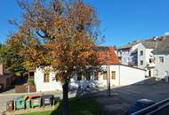 Helle Garçonnière mit schönem Balkon