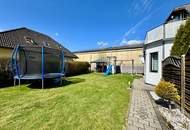 Charmante Dachgeschosswohnung mit Eigengarten & Doppelcarport