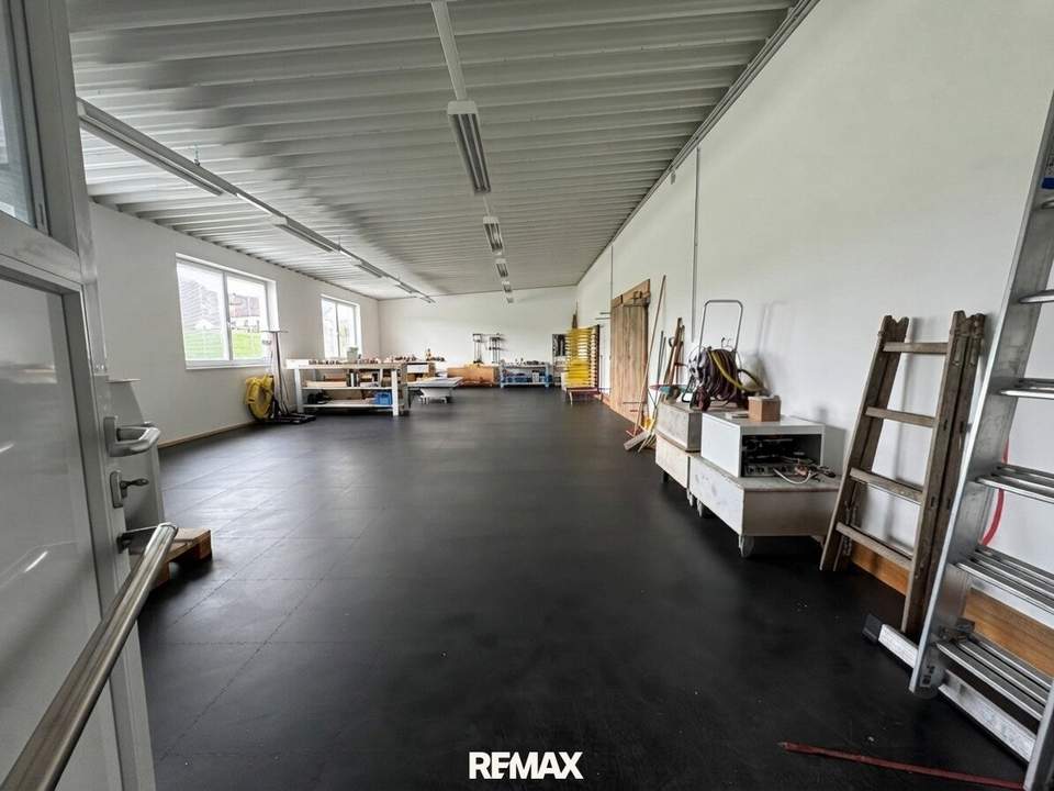 Moderne Gewerbefläche mit 105 m² – vielseitig nutzbar mit großzügiger Außenfläche und eigenem Parkplatz Miete €882