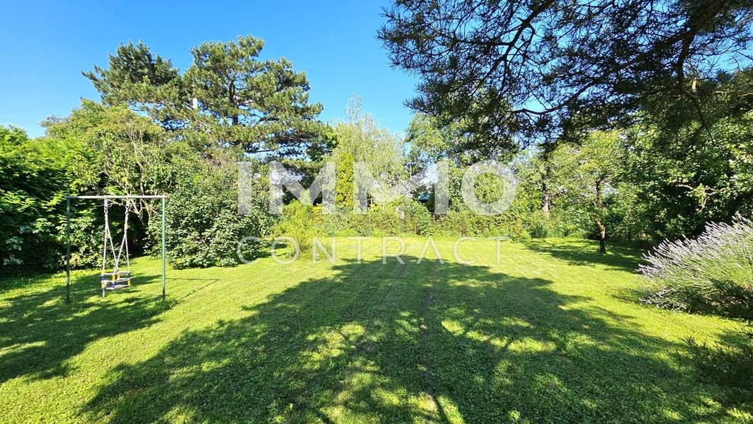 Großes parkähnliches Grundstück mit charmantem Haus in ruhiger Ortsrandlage