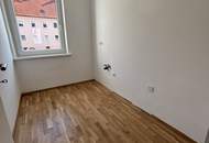 Sie suchen Ruhe und grüne Idylle gepaart mit 1A-Infrastruktur? Wir haben das Richtige für Sie! Tolle Wohnung in traumhafter Lage! Komplett saniert, wie Erstbezug, sofort verfügbar!