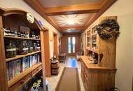 Charmantes Zweifamilienhaus mit idyllischem Naturpool