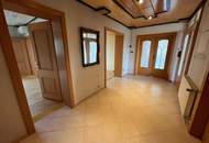 Großzügige Liegenschaft | attraktives Einfamilienhaus mit Galerie|1.706 m² Grundstück | 2 Garagen!