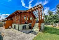 Chalet-Feeling mitten in Donaufeld - Naturstamm-Blockhaus mit Sauna, Kamin und Garten