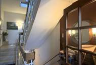 Viel barrierefreier Wohnraum, Platz für gemeinsame Werte und Indoor-Pool // Much barrier-free living-space, room for shared values, and indoor pool //