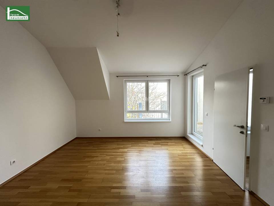 Helle Dachgeschoss-Wohnung mit West-Terrasse in ruhiger Seitengasse der Wattgasse und Hernalser Hauptstraße
