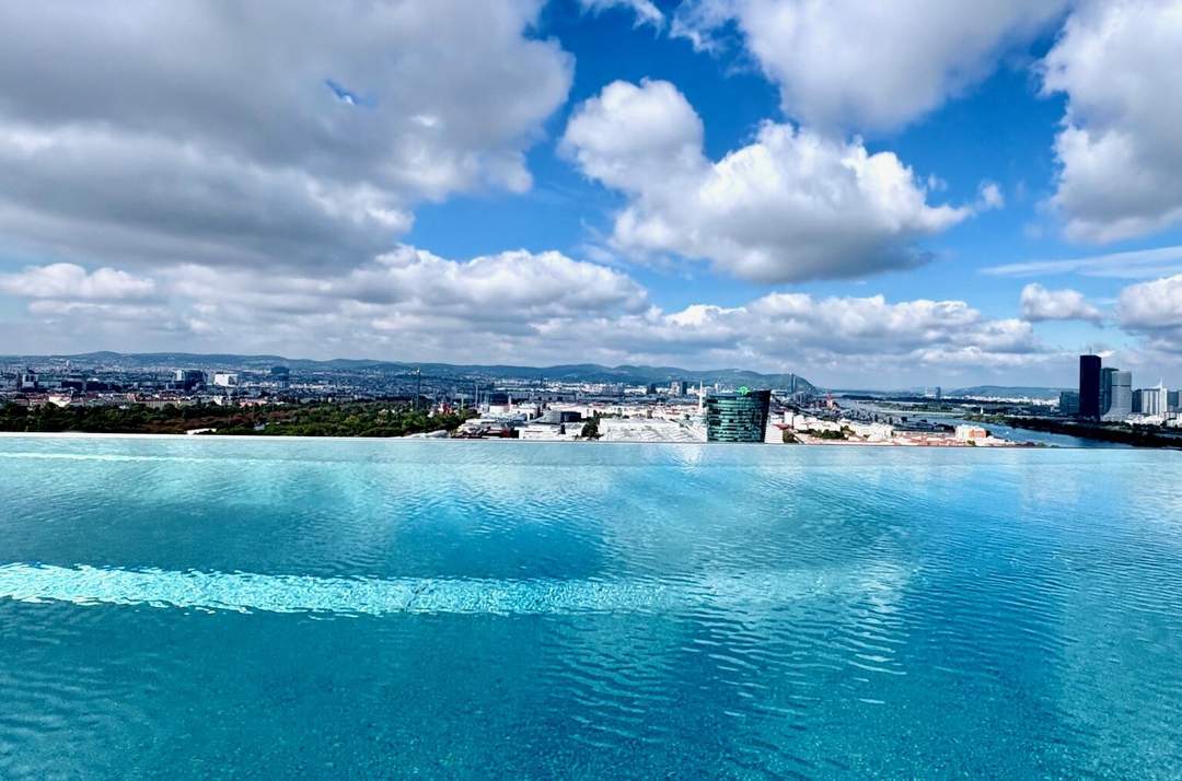 LUXUSWOHNUNG IM 26. STOCK MIT GIGANTISCHEM AUSBLICK