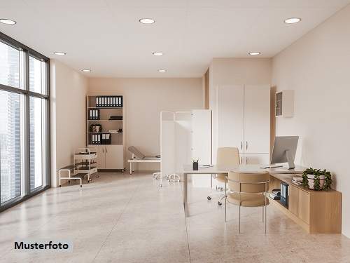 Sanierungsobjekt: Ehemalige Arztpraxis mit Entwicklungspotenzial