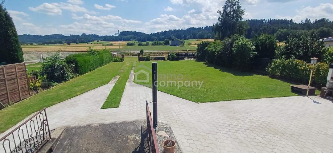 Einfamilienhaus in Eichberg: 4 Zimmer, Garten, Balkon &amp; 2 Garagen!