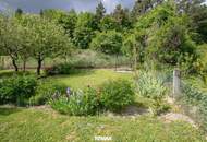 Großzügiges Ein-/Zweifamilienhaus mit ausgebautem Dachgeschoss, zwei Garagen und Garten in Paudorf