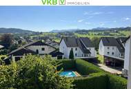 „Drei Wohnungen – ein Zuhause: Großzügiges Mehrfamilienhaus mit Pool, Sauna & Fernblick“