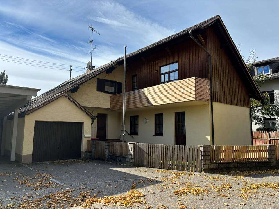 ***OPEN HOUSE, Freitag, 14. November 2025 von 13 - 16 Uhr***Großzügiges Ein- oder Zweifamilienhaus in attraktiver und zentraler Lage