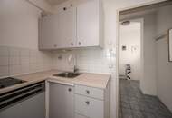++NEU++ Ruhige 2-Zimmer Altbauwohnung mit viel Potenzial.