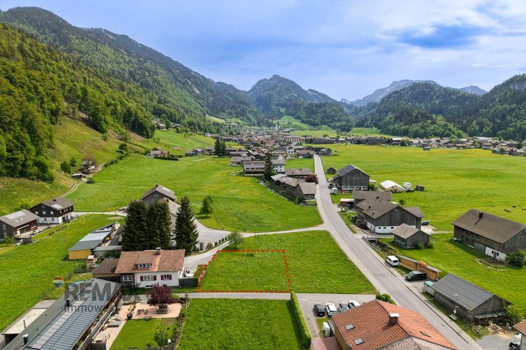 Sonniges Grundstück in begehrter Lage von Bezau
